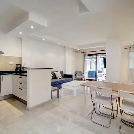 Modern Golden Mile Apartment